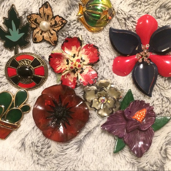 Vintage 1980s Lot if 10 brooches - Picture 1 of 6